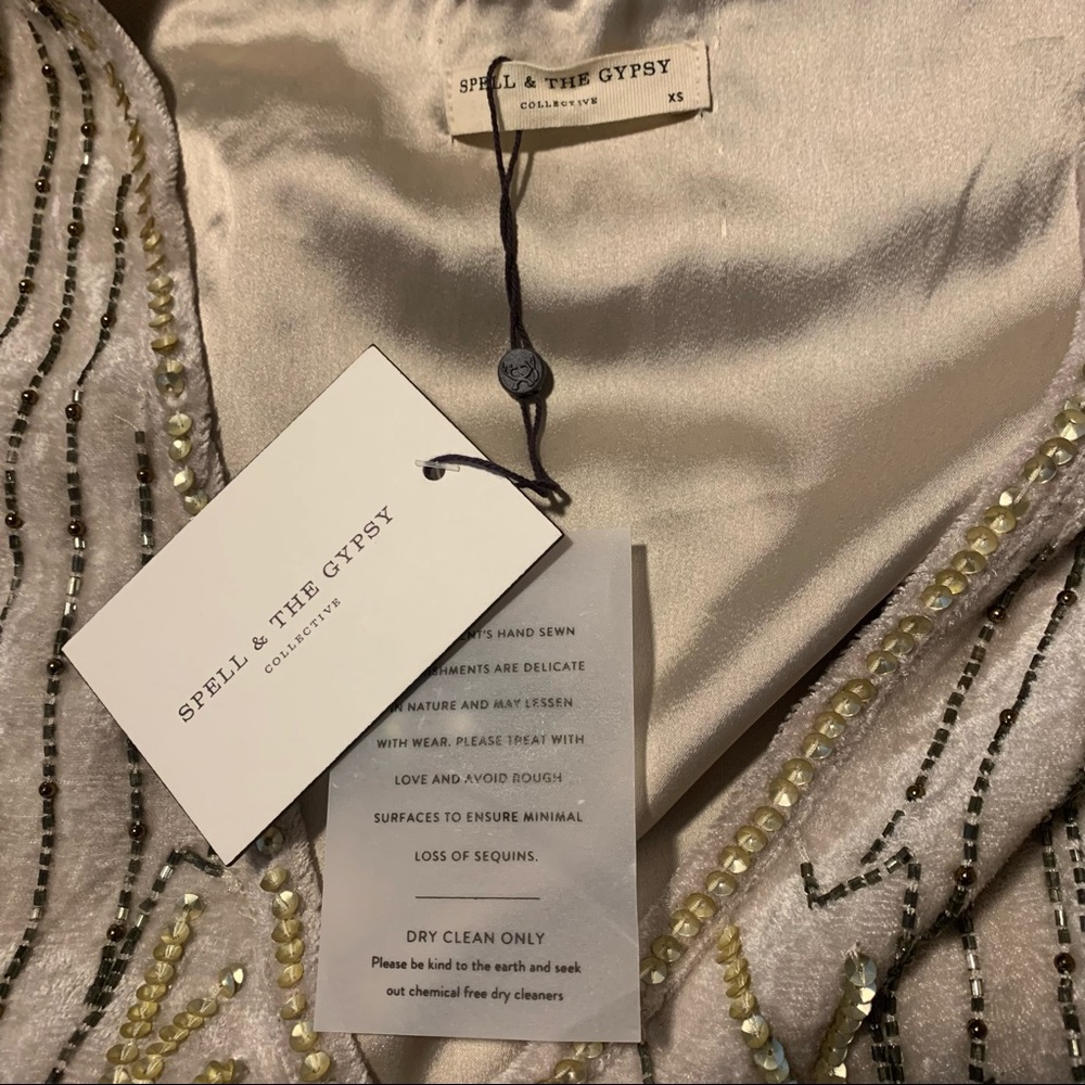 V cut dress velvet with sequin and beaded trim - Picture 4 of 4